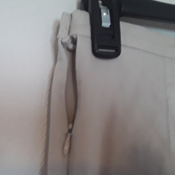 Ladies Tribella Sport Light Tan sSize 4 Jeggings w/Flat Front - Picture 3 of 6